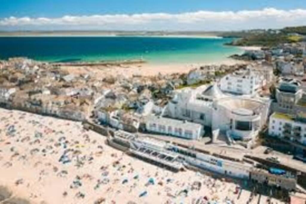 St Ives Apartment Private Parking With Garden 10 Minute Walk Into Town And Beach Exterior photo