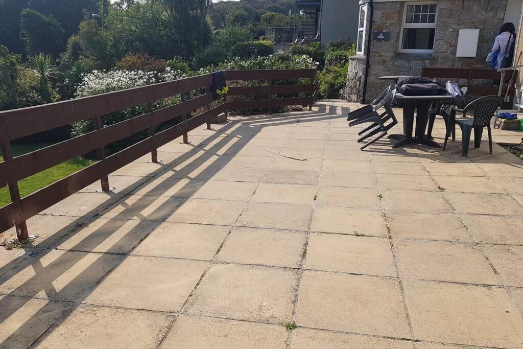 St Ives Apartment Private Parking With Garden 10 Minute Walk Into Town And Beach Exterior photo